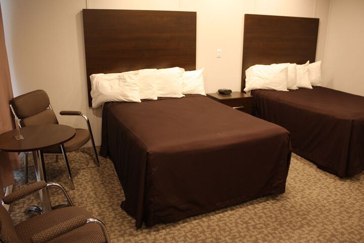 Room 4 of 9