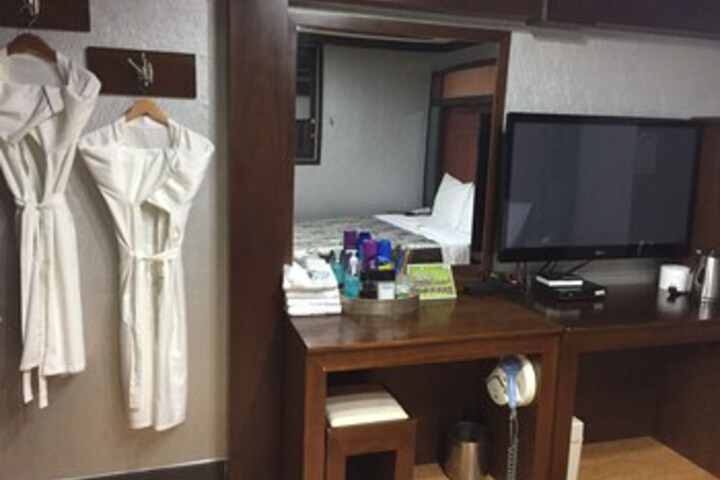 Room 12 of 14