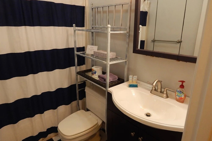Room 8 of 18