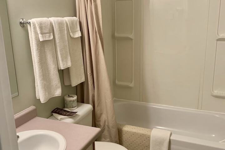 Room 43 of 122