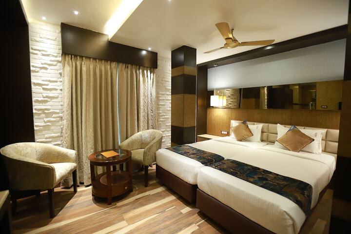 Room 6 of 33