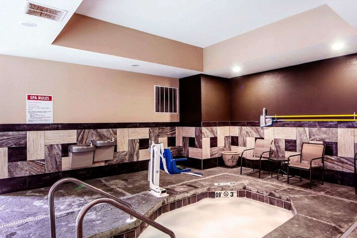 Hotel Pool
