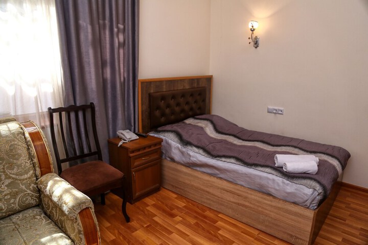 Room 2 of 34
