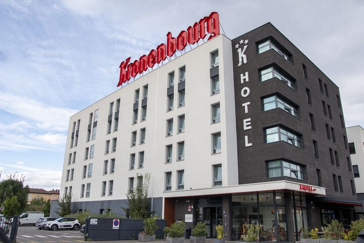 Hotel Entry