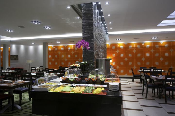Dining 11 of 36