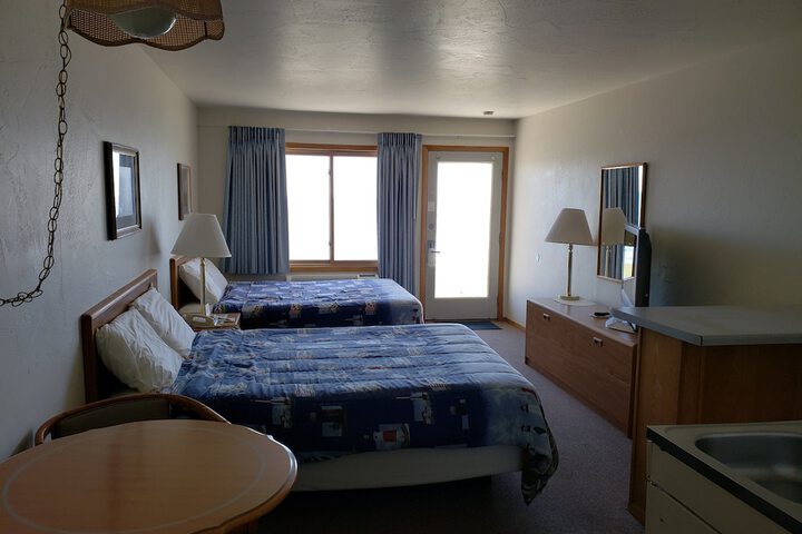 Queen Bed City View (4 of 33)