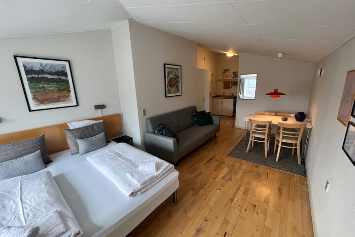 Room 2 of 9