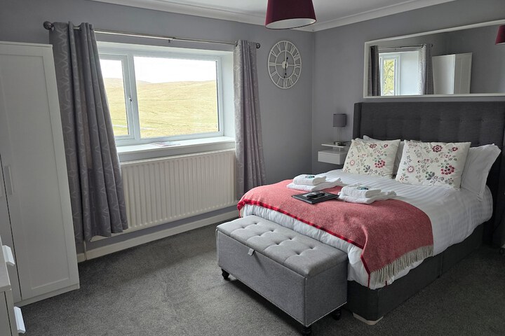 Room 4 of 16