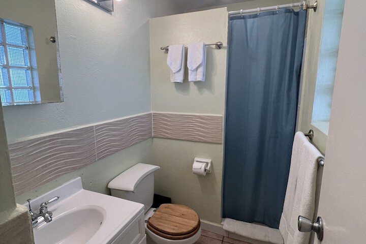 Room 32 of 46