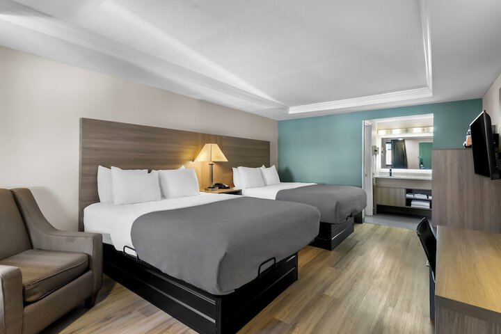 2 Queen Beds (3 of 5)