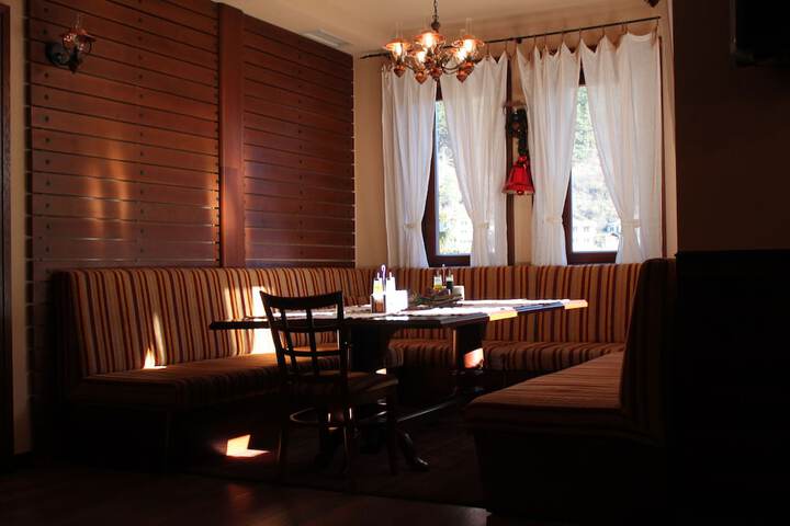 Dining 69 of 85