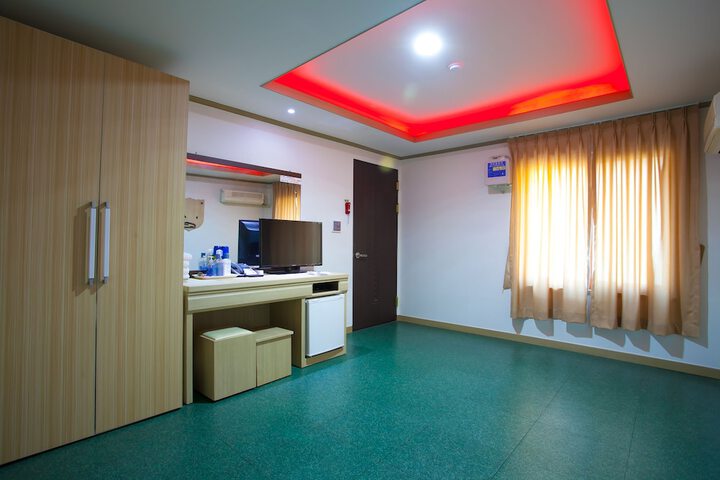 Room 15 of 31
