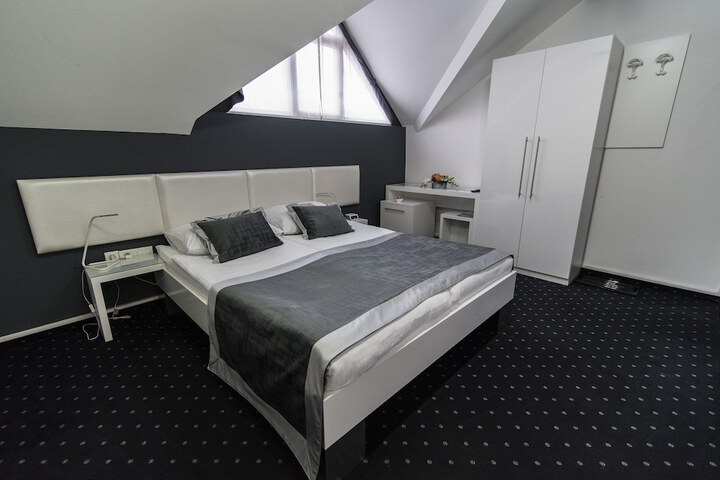 Room 12 of 60
