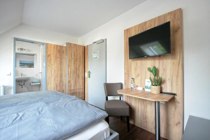 Room 8 of 30