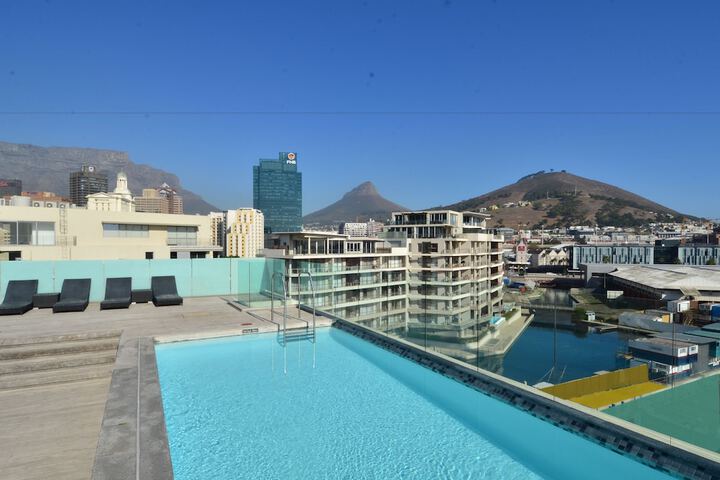 Hotel Pool