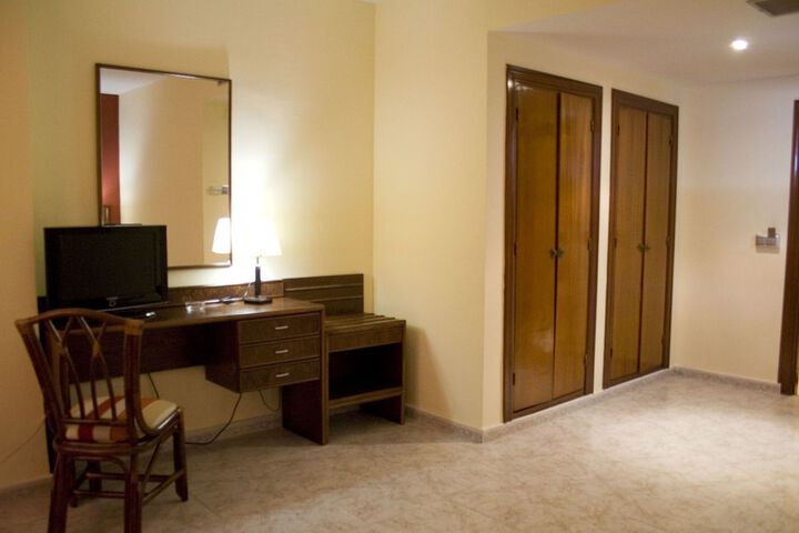 Room 16 of 37