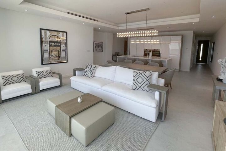 Room 102 of 172
