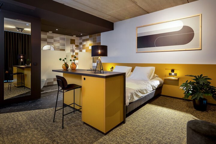 Room 12 of 22