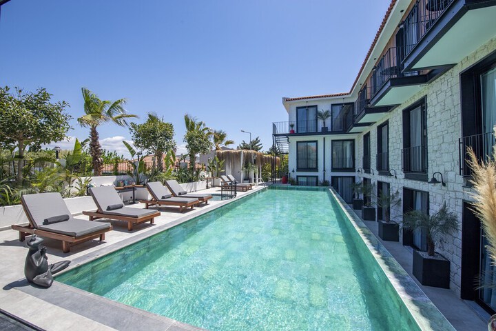 Pool 81 of 201