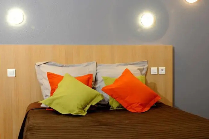 Room 4 of 9