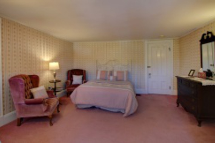 Room 379 of 408