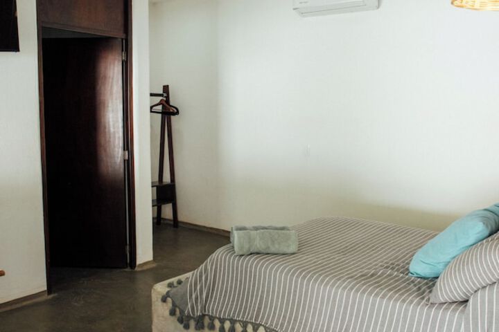 Room 9 of 36