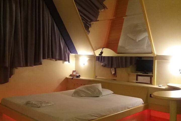Room 37 of 112