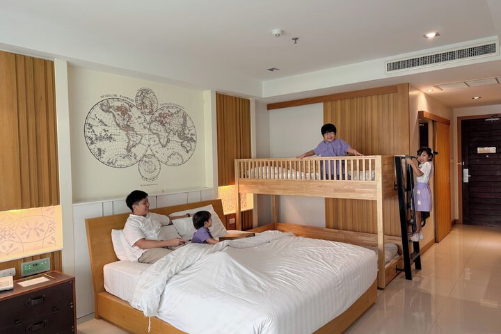 Room 44 of 165