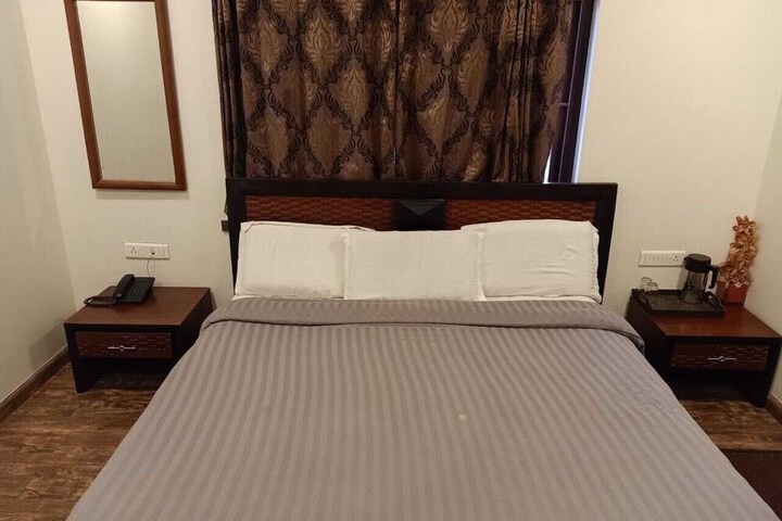 Room 9 of 70