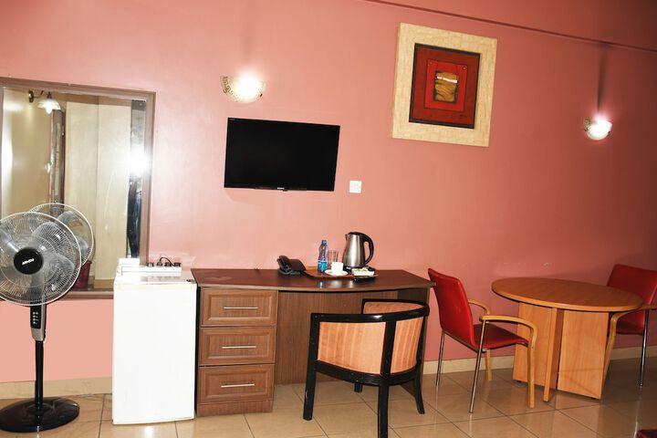 Room 11 of 25