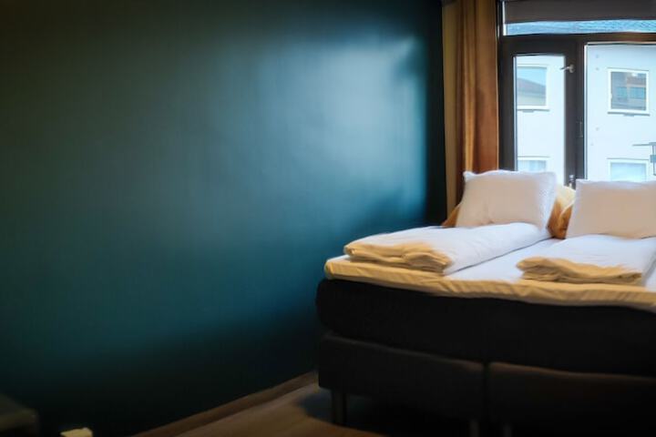 Room 9 of 28