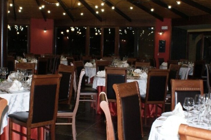 Dining 17 of 31