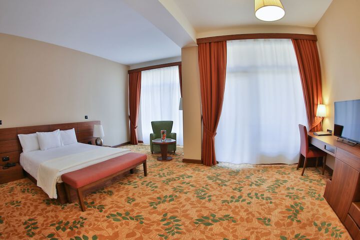Room 28 of 65