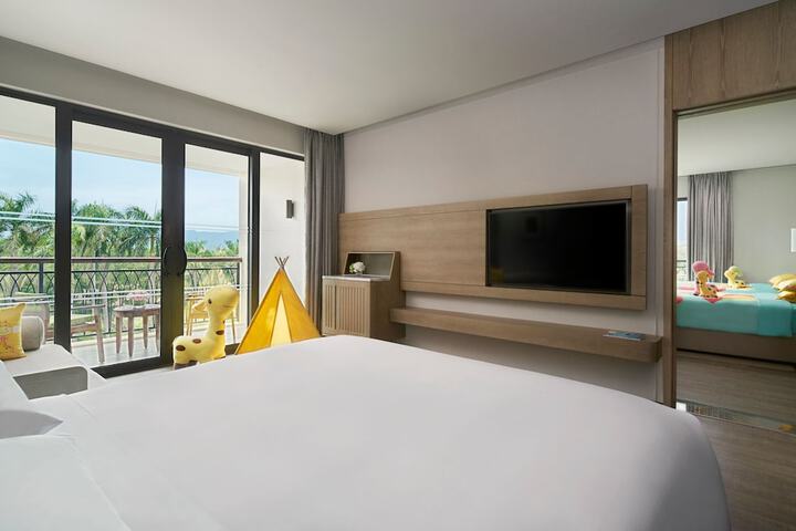 Room 16 of 136