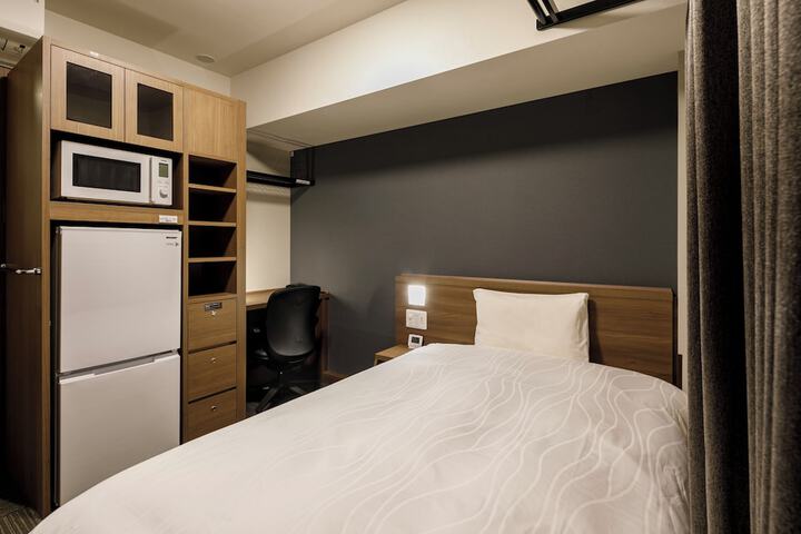 Room 11 of 48