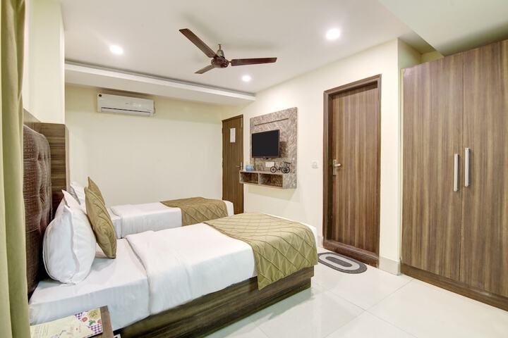 Room 10 of 14