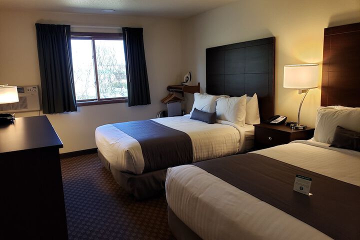 2 Queen Guest Room (12 of 13)