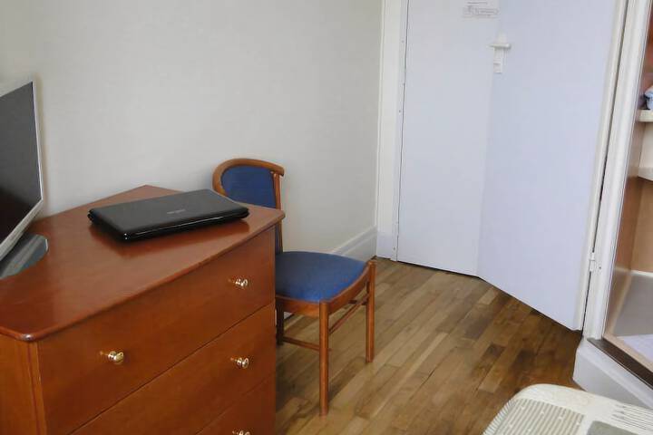 Room 2 of 11