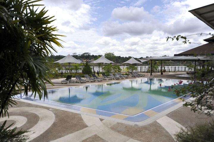 Hotel Pool