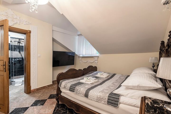 Room 17 of 52