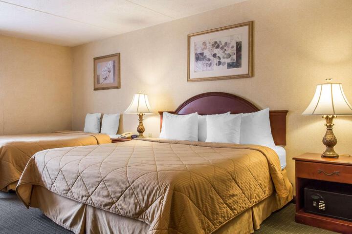 2 Queen Beds (4 of 11)
