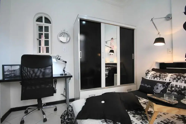 Room 6 of 14