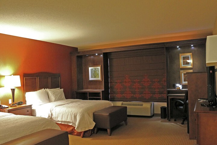 2 Queen Beds (2 of 13)