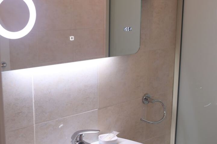Room 16 of 36