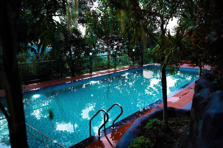 Pool 21 of 33