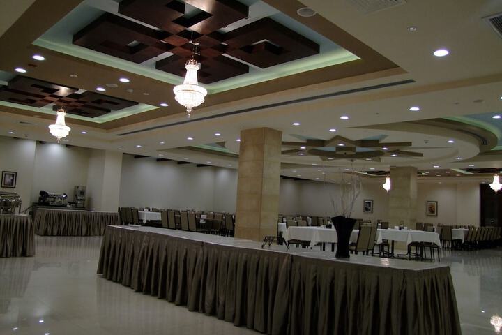 Dining 13 of 25