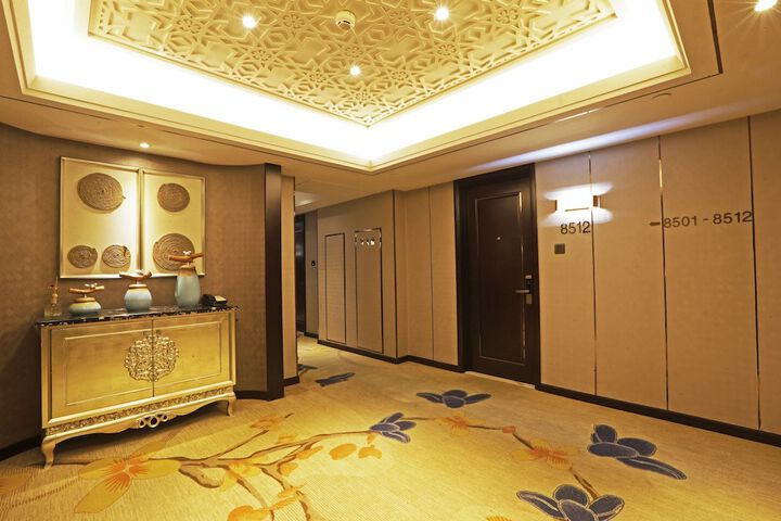 Ballroom/Hall 29 of 30