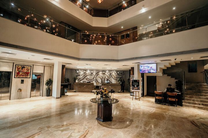 Entrance & Lobby