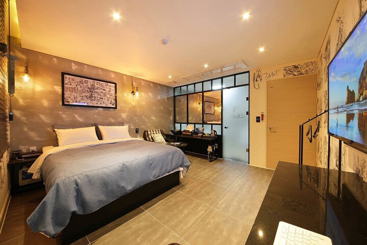Room 11 of 44