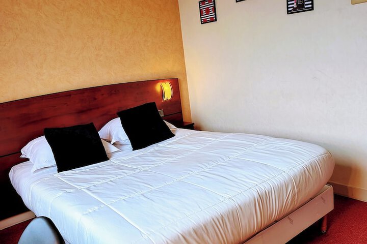 Room 28 of 113